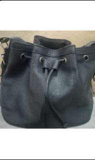 Tas serut hitam