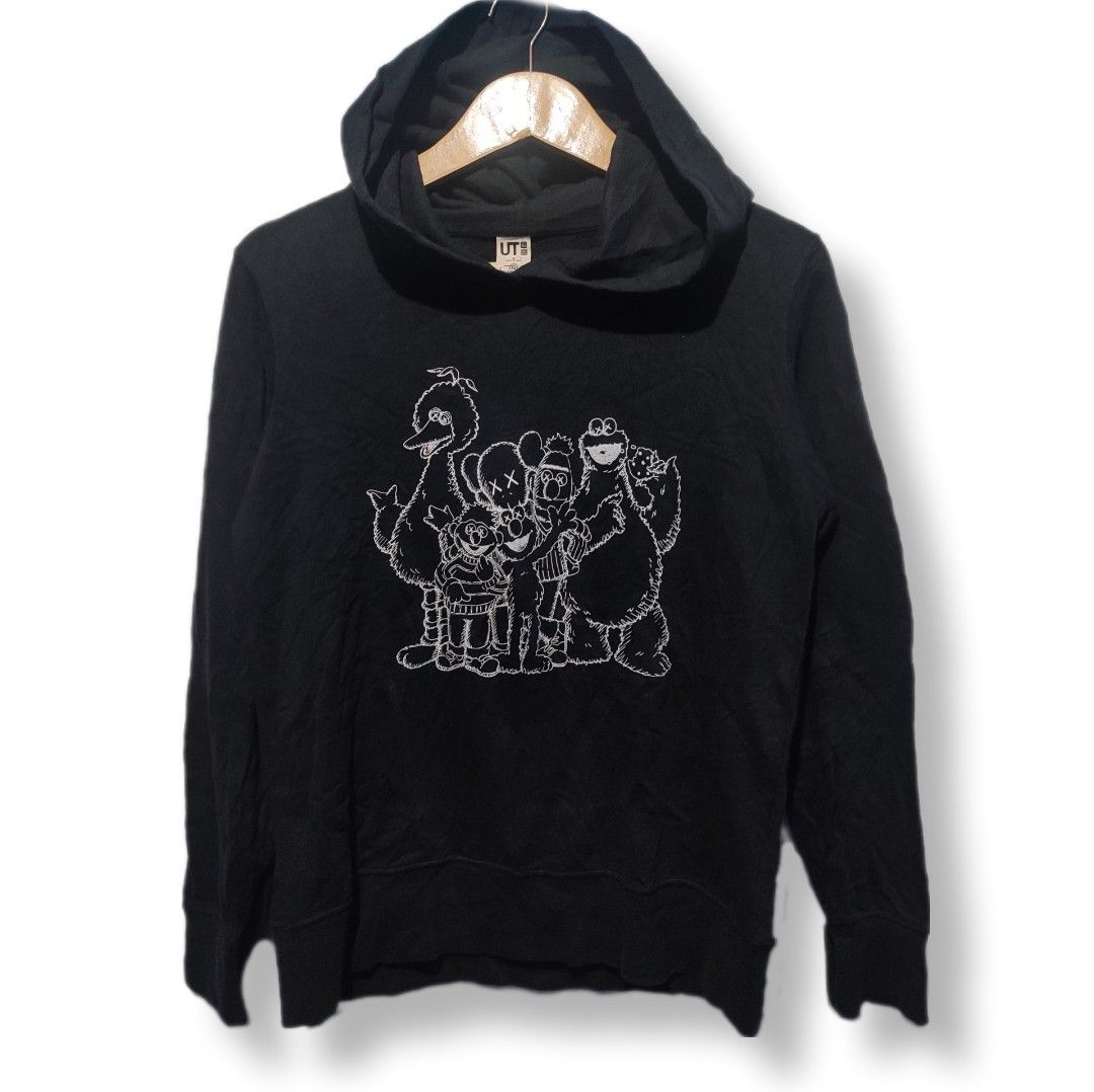 Uniqlo X KAWS SESAME STREET hoodie