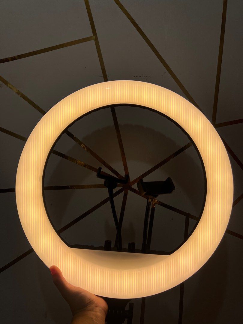 18” Ringlight with case (Category: Lighting & Studio Equipment) located in Calamba. Submitted by aintyoles (Listing ID 1213035504, Image 3). Description: Hi! I’m selling my like new 18” inches ringlight for a very low price, bought it on shopee for 2,200+ • With free ringlight case • Used for 3-5 times • Perfect for tiktoks & makeup shoots • Can pass as like new • without ringlight stand (mahal kasi sa shipping huhu) If interested you can send me