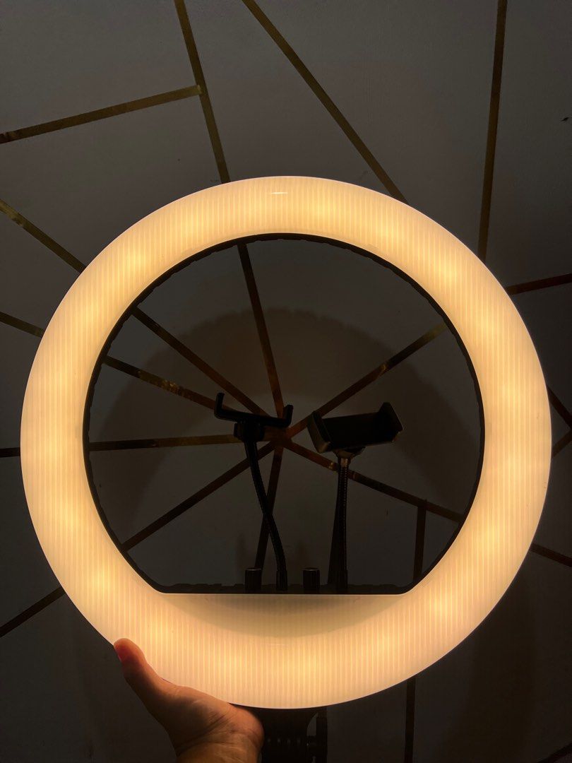 18” Ringlight with case (Category: Lighting & Studio Equipment) located in Calamba. Submitted by aintyoles (Listing ID 1213035504, Image 2). Description: Hi! I’m selling my like new 18” inches ringlight for a very low price, bought it on shopee for 2,200+ • With free ringlight case • Used for 3-5 times • Perfect for tiktoks & makeup shoots • Can pass as like new • without ringlight stand (mahal kasi sa shipping huhu) If interested you can send me