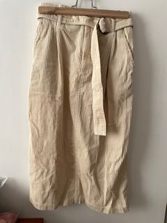 日牌 w closet 米白裙子