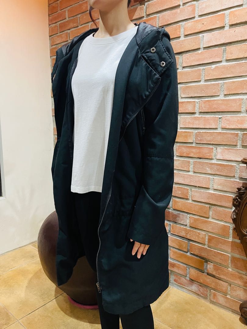 Black parka jacket (Category: Coats, Jackets and Outerwear) located in Quezon City. Submitted by lineuph (Listing ID 1213130043, Image 1). Description: Can be worn in the metro or even to cold places. Selling because I have similar jacket in diff color Pure black Fits small to med.