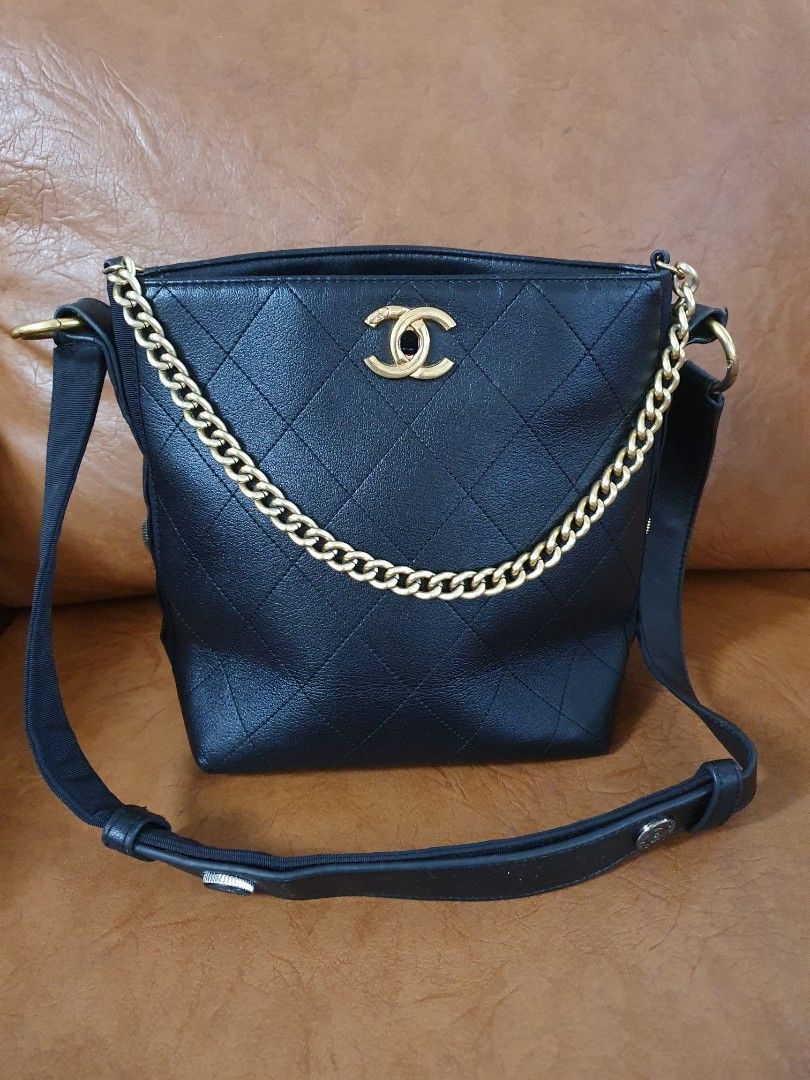 Chanel hippie hotsell shoulder bucket bag