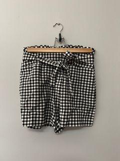 Checkered shorts with belt
