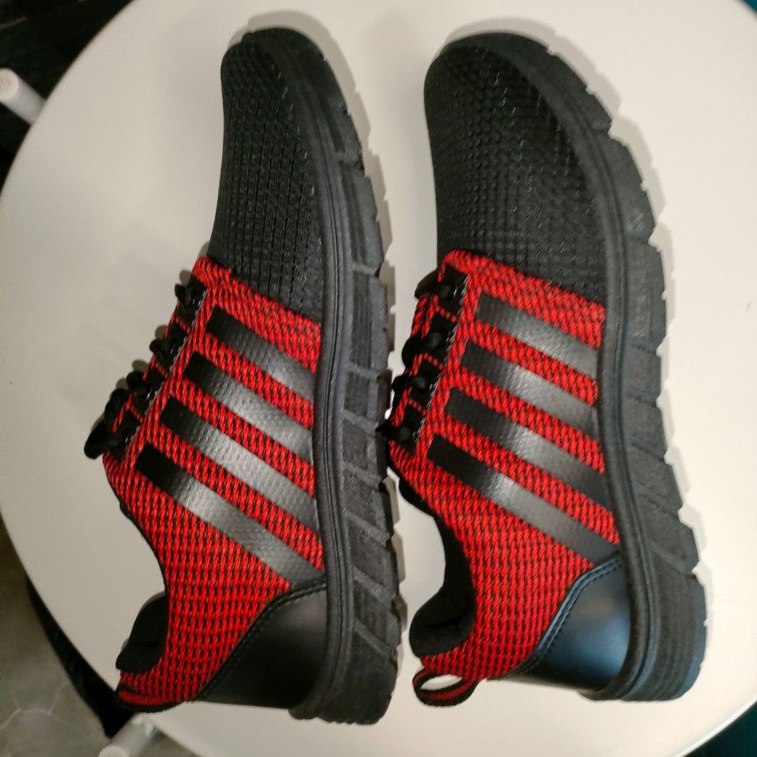 Red black online sports shoes