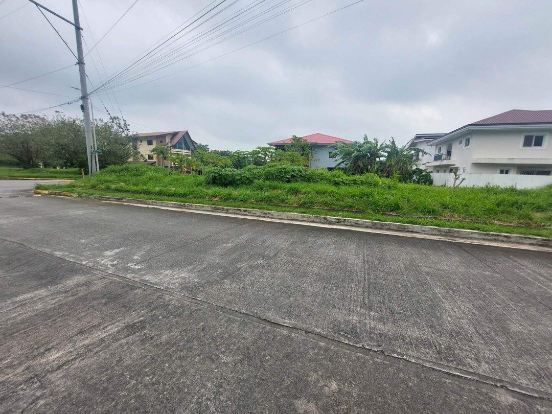 Clean Title 475 sqm corner lot for sale in Riviera Golf and country