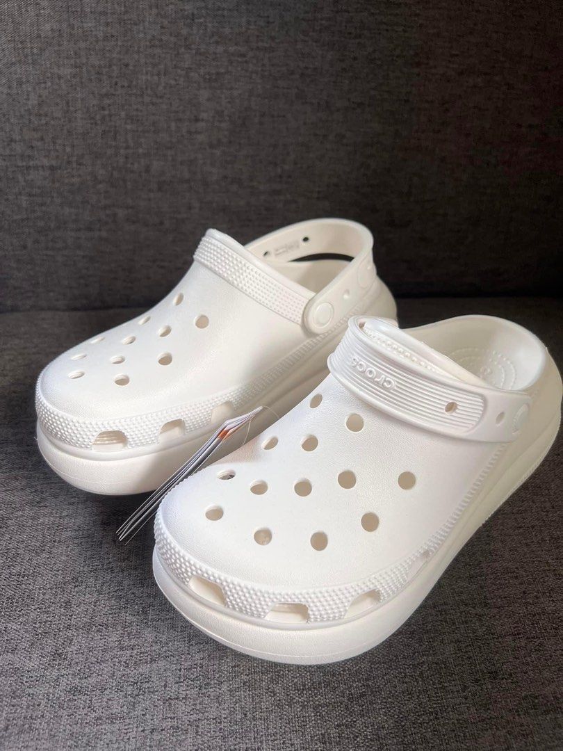 Womens size 5 white crocs outlet