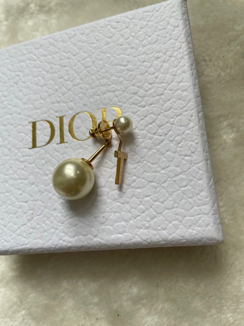 Dior alphabet outlet earrings