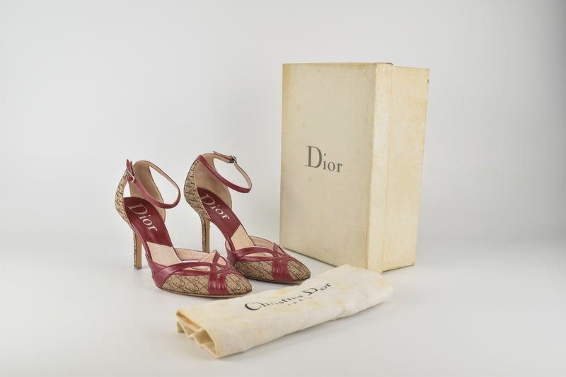 Dior Vintage Oblique Trotter Heels, Women'S Fashion, Footwear, Heels On  Carousell