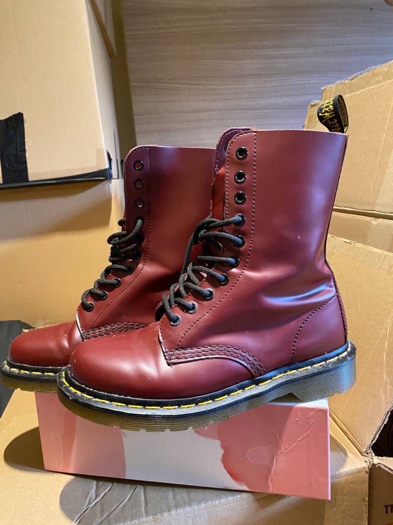 Cherry discount red martens