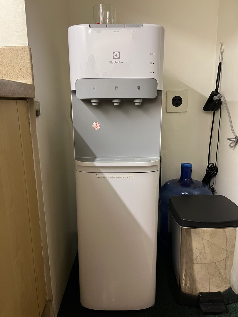 Electrolux water dispenser bottomload, TV & Home Appliances, Kitchen