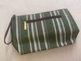 Estée Lauder pouch