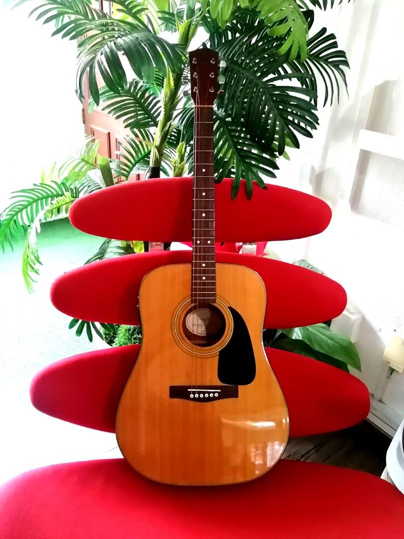 Original Fender DG 8 Nat with Fishman Presys Onboard Guitar, Hobbies & Toys, Music & Media