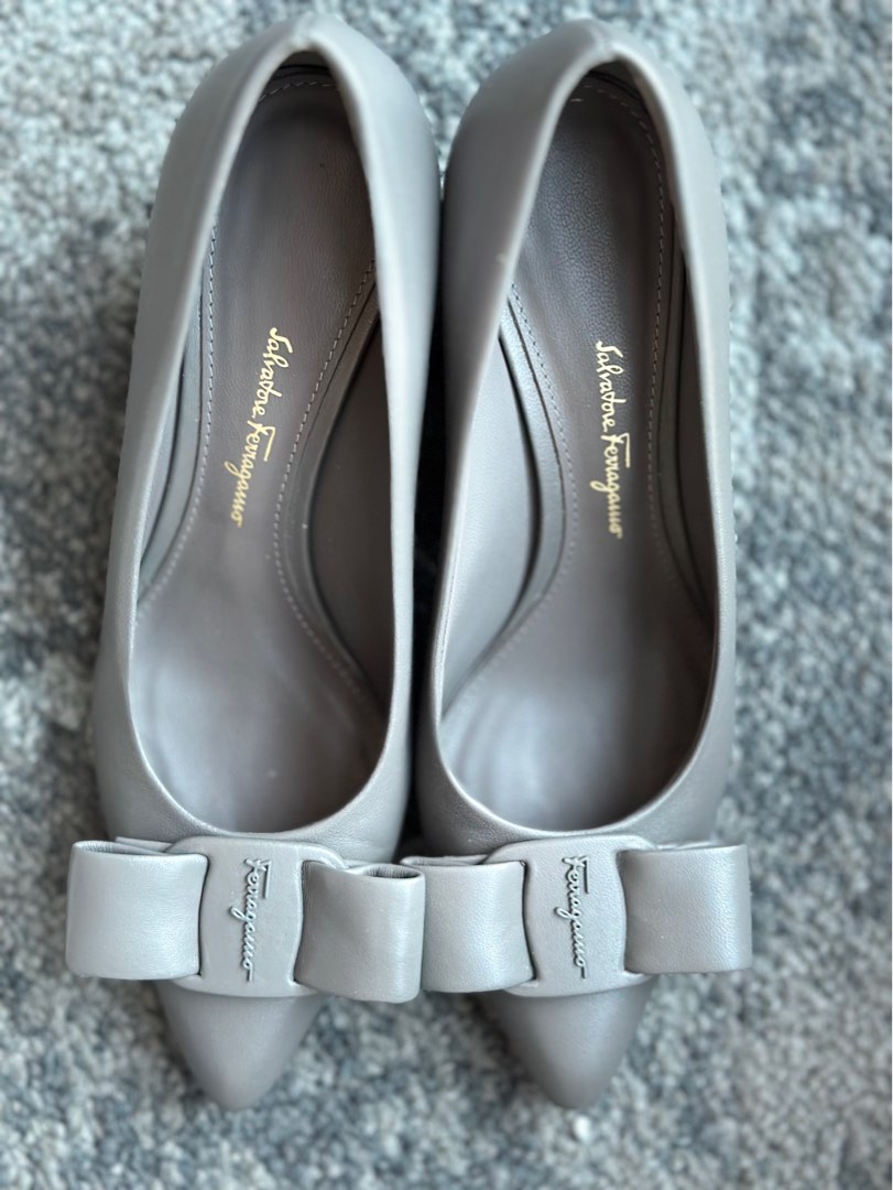 ferragamo viva pump