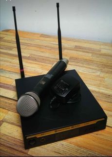 ELECTRO-VOICE R300 WIRELESS MICROPHONE COMPLETE SET