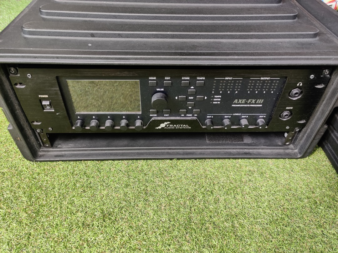 Fractal AXE FX3 with FC12 foot controller, Hobbies & Toys, Music