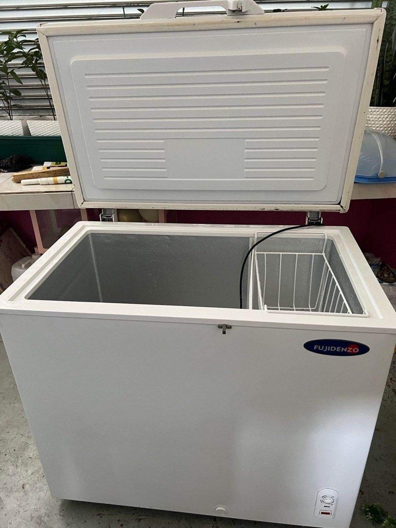 Fujidenzo 8cu chest freezer, TV & Home Appliances, Kitchen Appliances, Refrigerators and