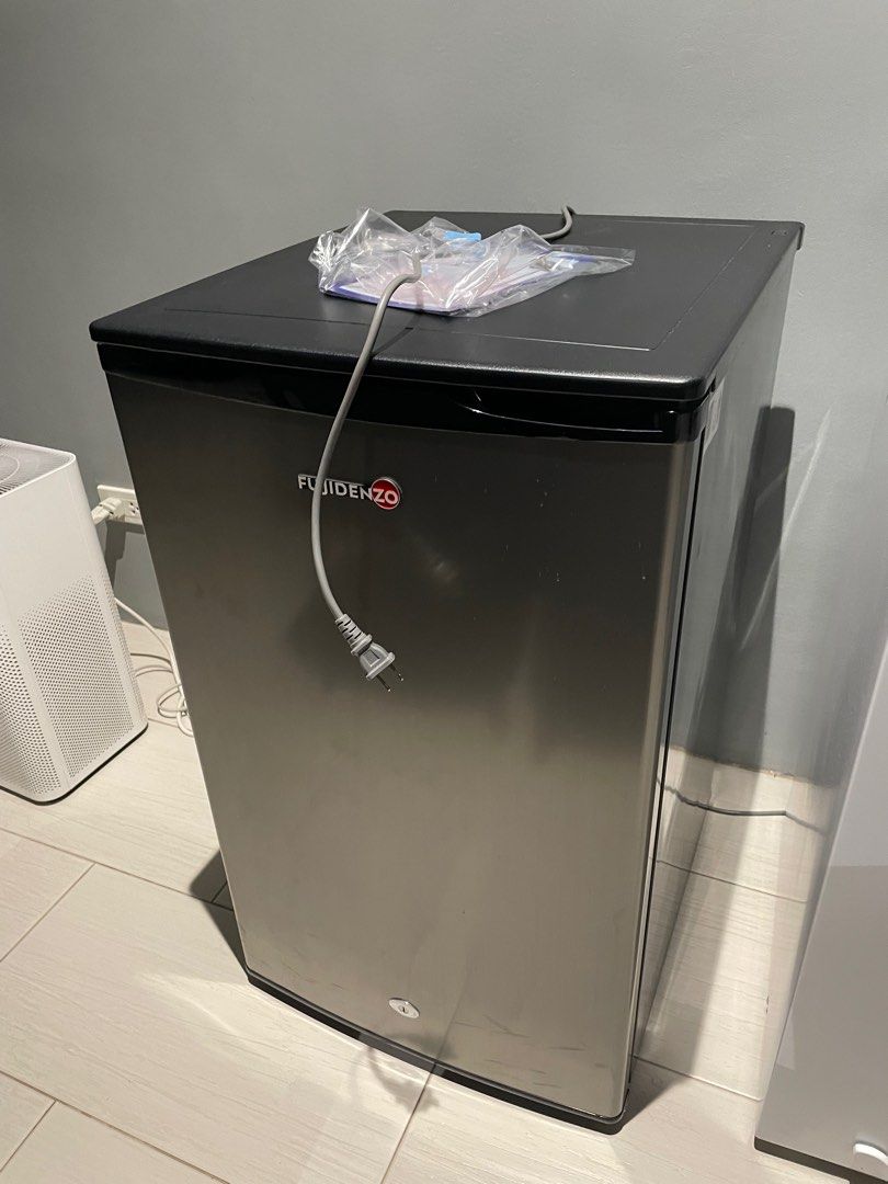 Fujidenzo Upright Freezer UF35S 3.5 cu.ft, TV & Home Appliances