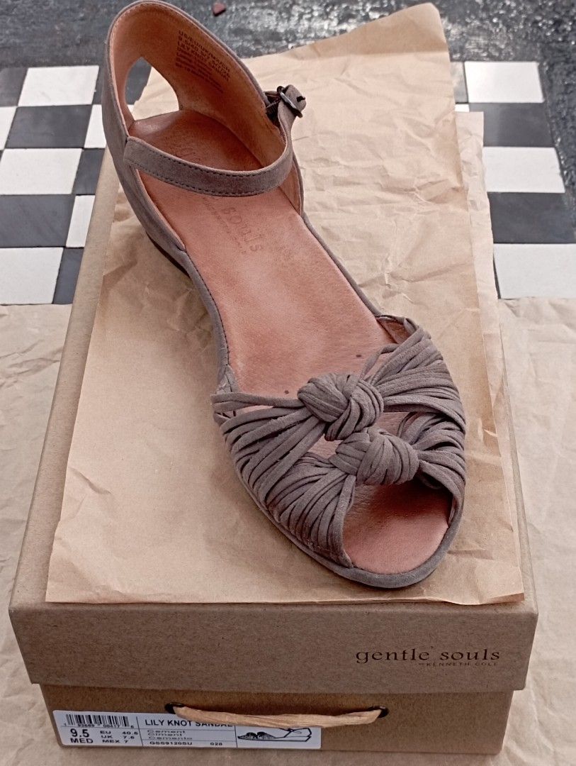 【サイズ】 ジェントルソウルズ Gentle Souls Womens Bessie Laser Cut Flat Sandal Shoes