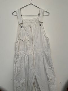 GU白色連身吊帶褲