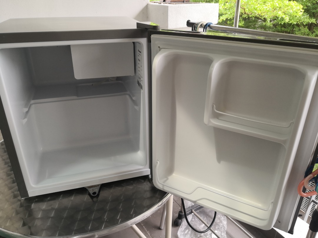 Hisense Mini Bar Fridge Refrigerator Single Door 60L, TV & Home