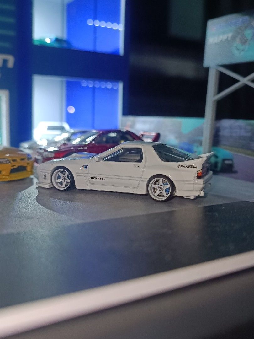 Hot Wheels Fleet Street, Premium, Hobbies & Toys, Toys & Games on Carousell