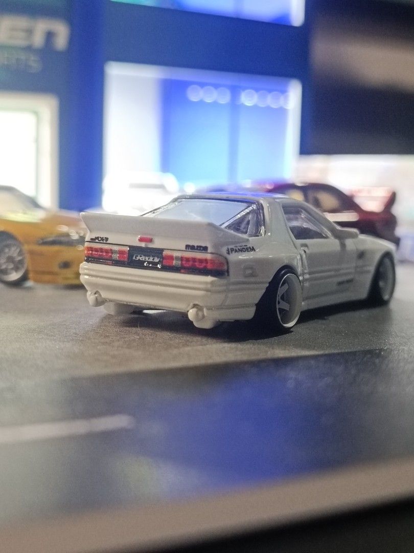 Hot Wheels Fleet Street, Premium, Hobbies & Toys, Toys & Games on Carousell