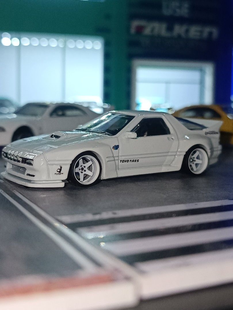 Hot Wheels Fleet Street, Premium, Hobbies & Toys, Toys & Games on Carousell