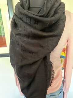 Louis Vuitton Black monogram big scarf