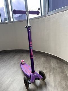 Maxi Micro Deluxe LED Purple Kids Scooter (NEW rubber handles)
