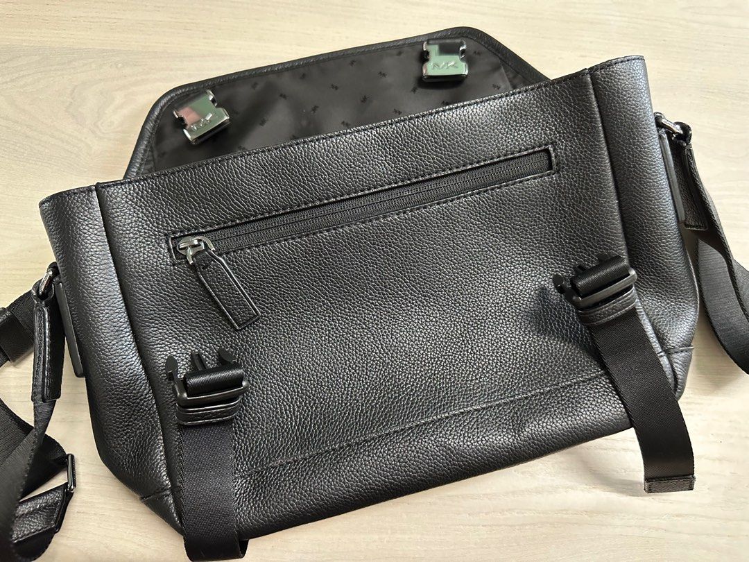 MICHAEL KORS Cooper Bike Bag in Black