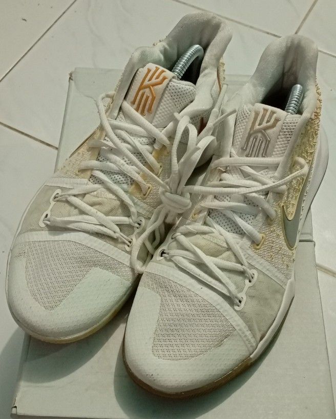 kyrie 3 gold