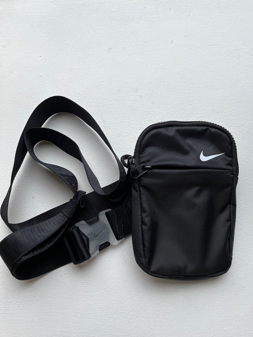 nike black pouch