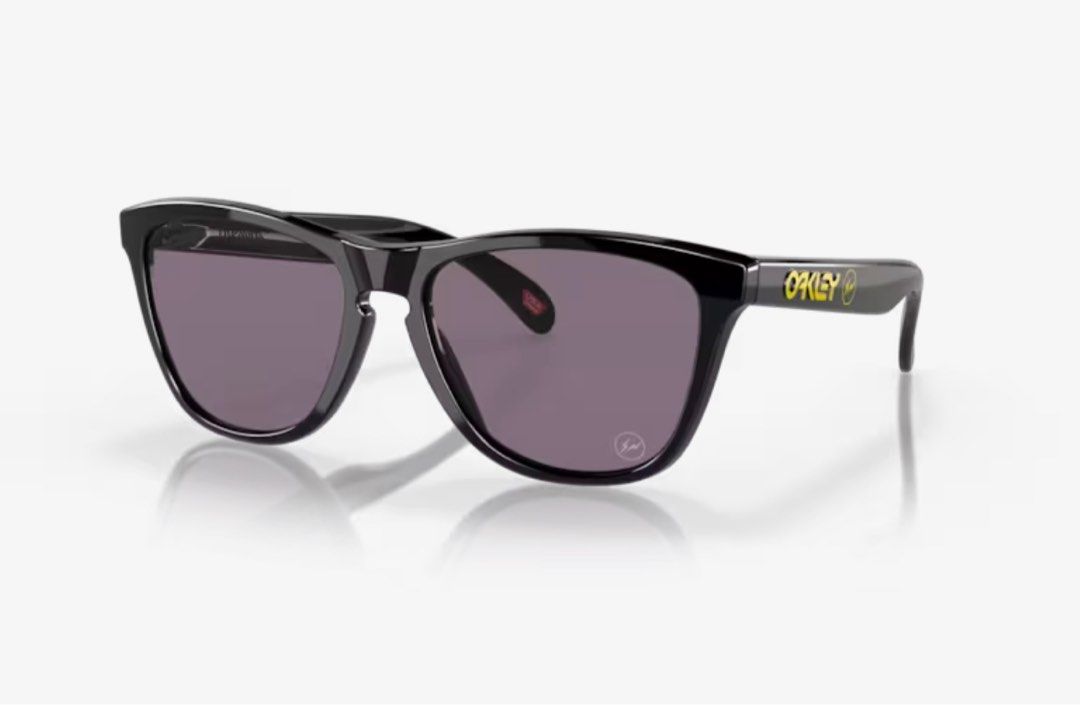 Oakley x Fragment Frogskins 2023, Men's Fashion, Watches Oakley x Fragment Frogskins 2023, Men's Fashion, Watches
