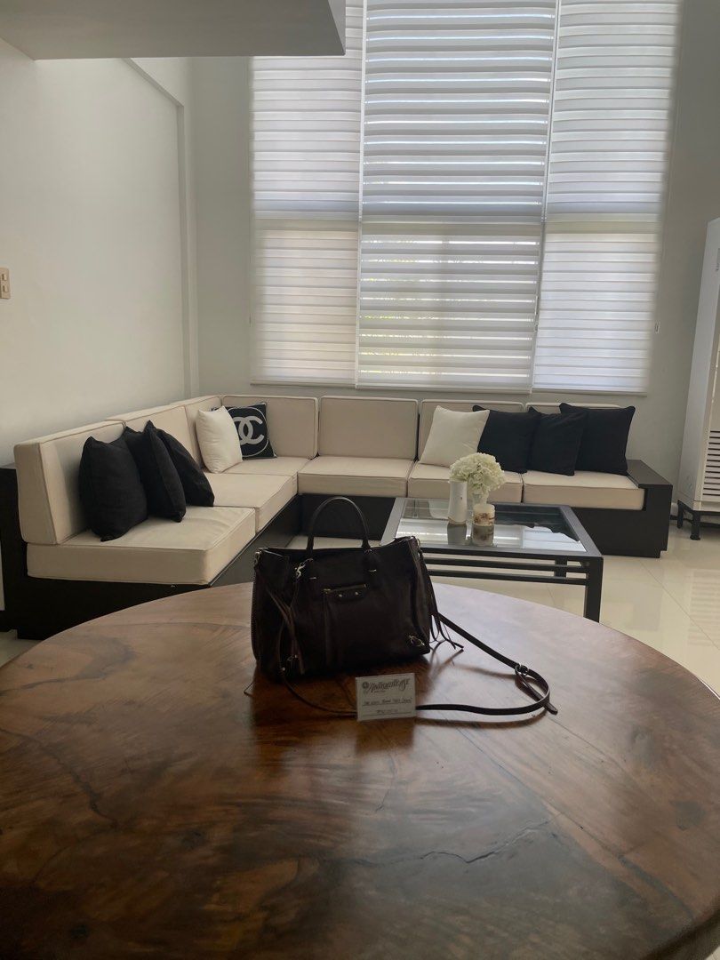 One piece Narra CoffeeTable or table for foyer (Category: Tables & Sets) located in Bacolod City. Submitted by houseoflouvre (Listing ID 1213014515, Image 1). Description: One piece hardwood Narra Coffee table or table for foyer .