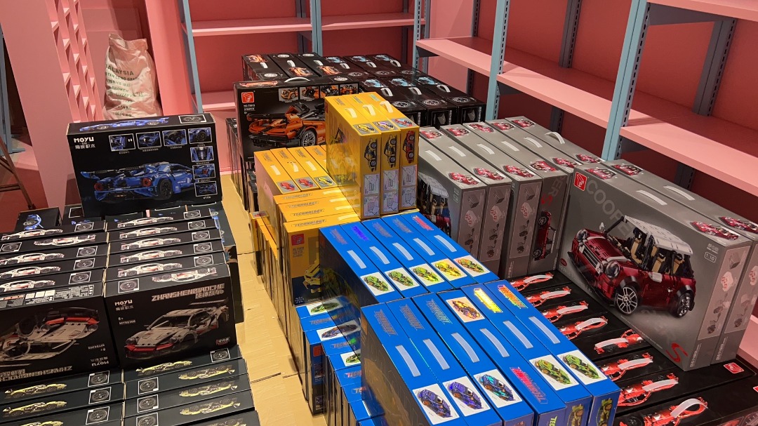 Orchard Road toy block building attempt, Hobbies & Toys, Toys & Games