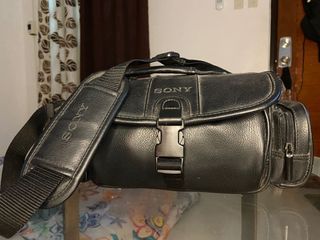 Original sony leather bag with Sony Handycam 64x Digital Zoom Video 8 XR  untested