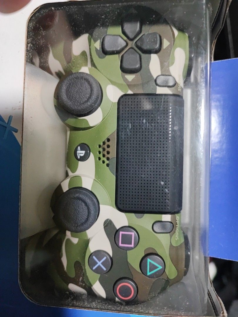 PS4 controller Como (Category: Controllers) located in Kuala Lumpur. Submitted by acapzmb (Listing ID 1213137483, Image 3). Description: barang tak pernah pakai.. condition 10/10.