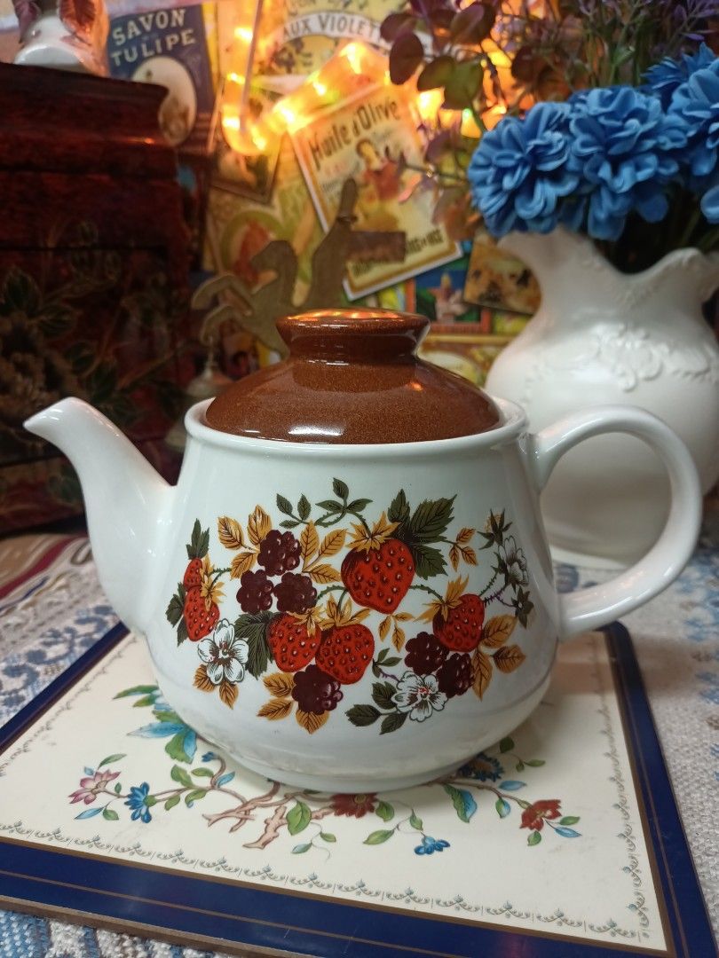Sadler Strawberry Teapot 1970’s Vintage Fruit Pattern English Pottery