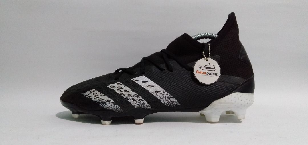 Sepatu Bola Adidas Predator Freak .3 FG 2nd Original, Olah Raga, Baju  Olahraga di Carousell