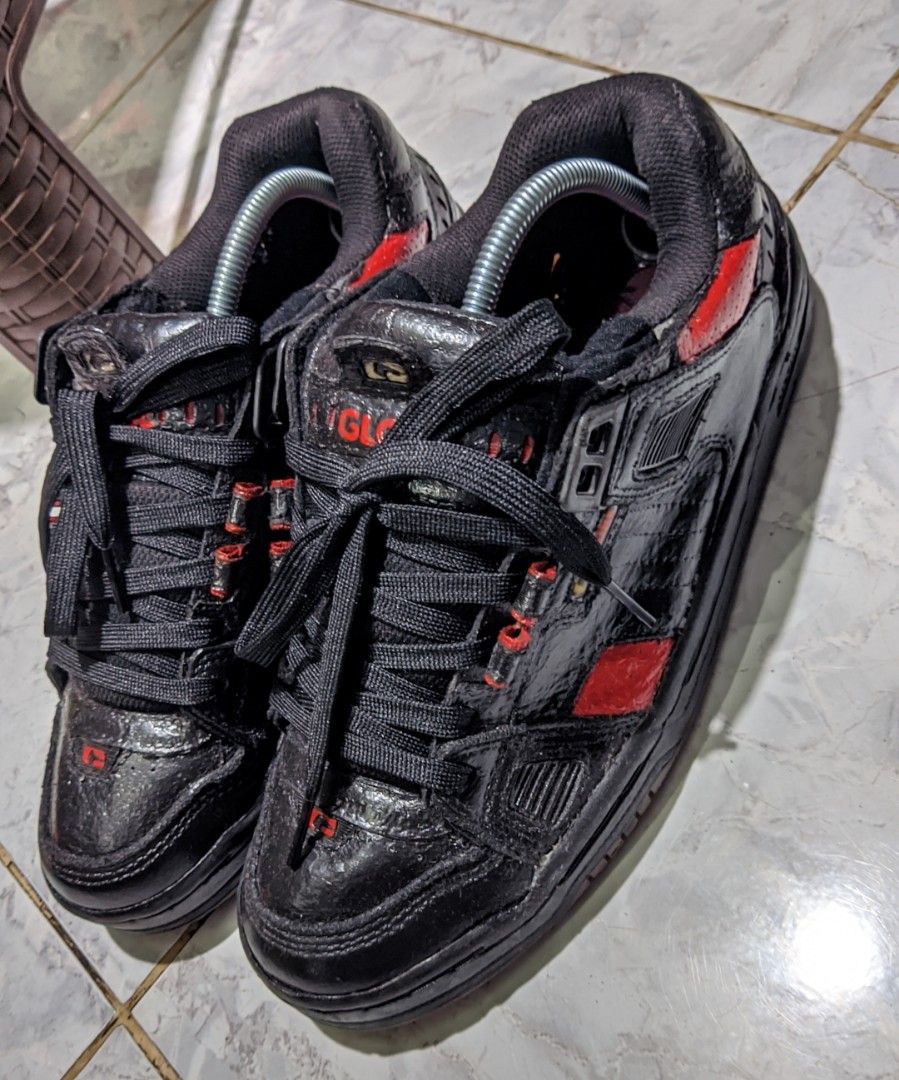 Sepatu shop globe sabre