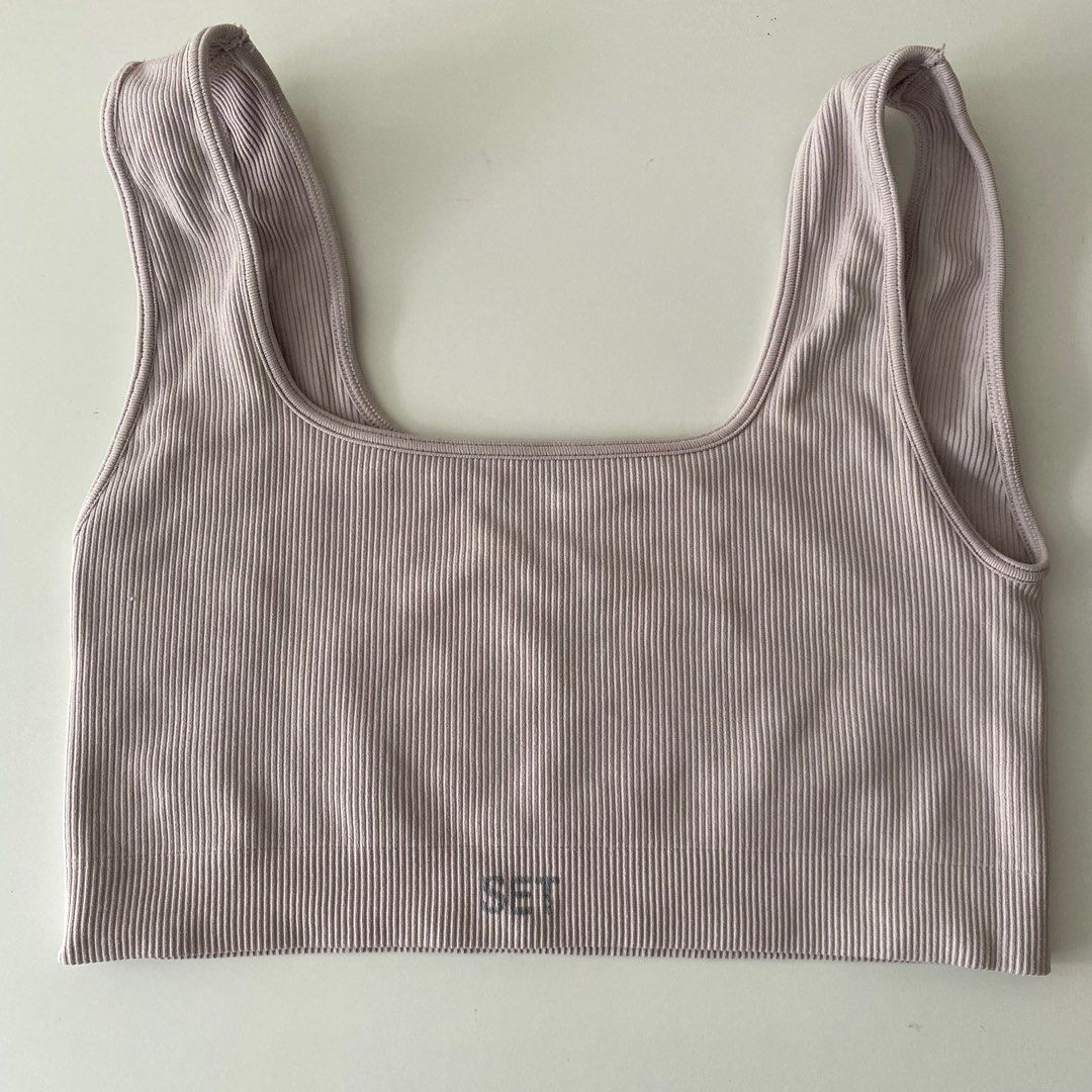 SET ACTIVE top & bottom set (Category: Activewear) located in Quezon City. Submitted by mtchmtchmtch (Listing ID 1213053843, Image 2). Description: SET active sports bra (S) and leggings (S) Forgot the exact name of the color but its a lavender/pinkish shade .