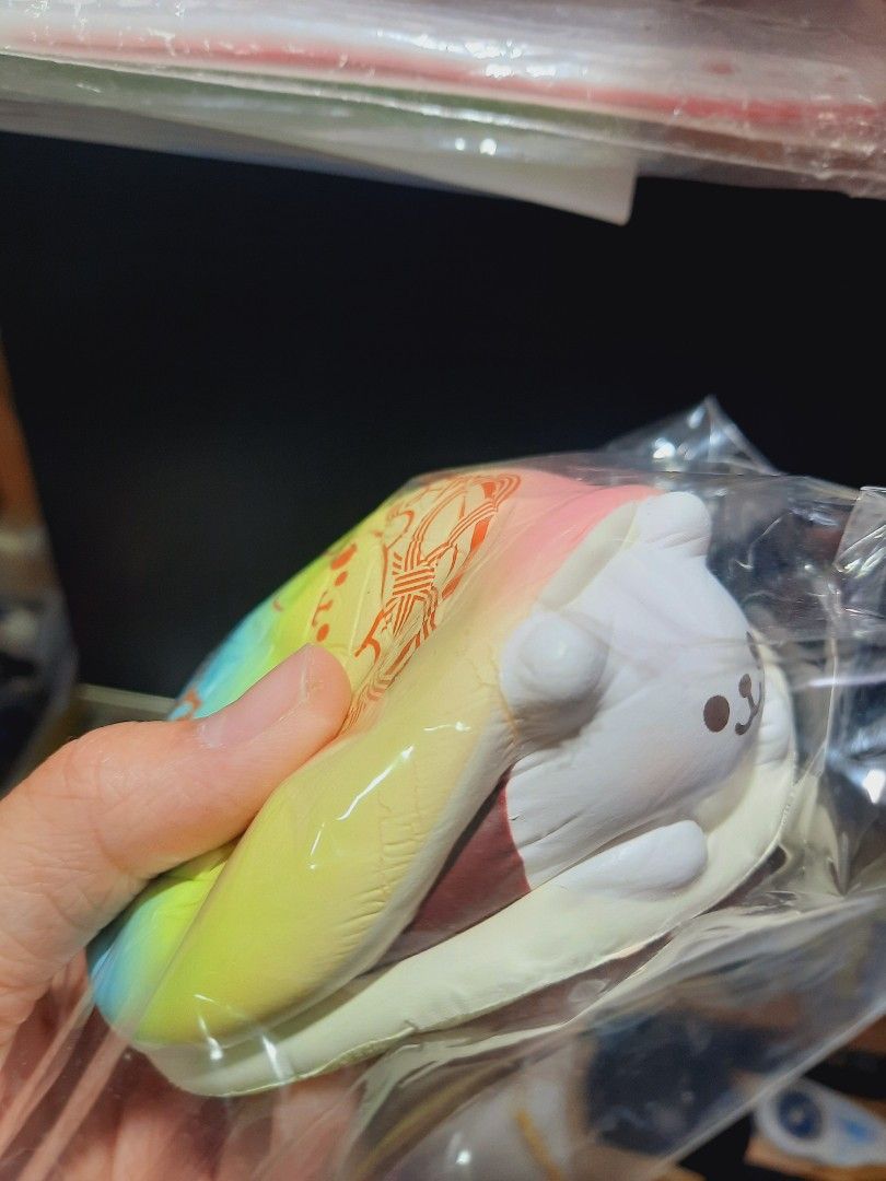 Squishy （分類：設計師玩具及盲盒）位於 Hong Kong。 由 kyl.cc_ 提交（商品編號 1213112655，圖片 6）。簡介： qyop (big size with box) --->condi shown dm if int -Won't refund any after mailing -mail only (alipay) /think twice b4 you purchase/ thanksss~~~。