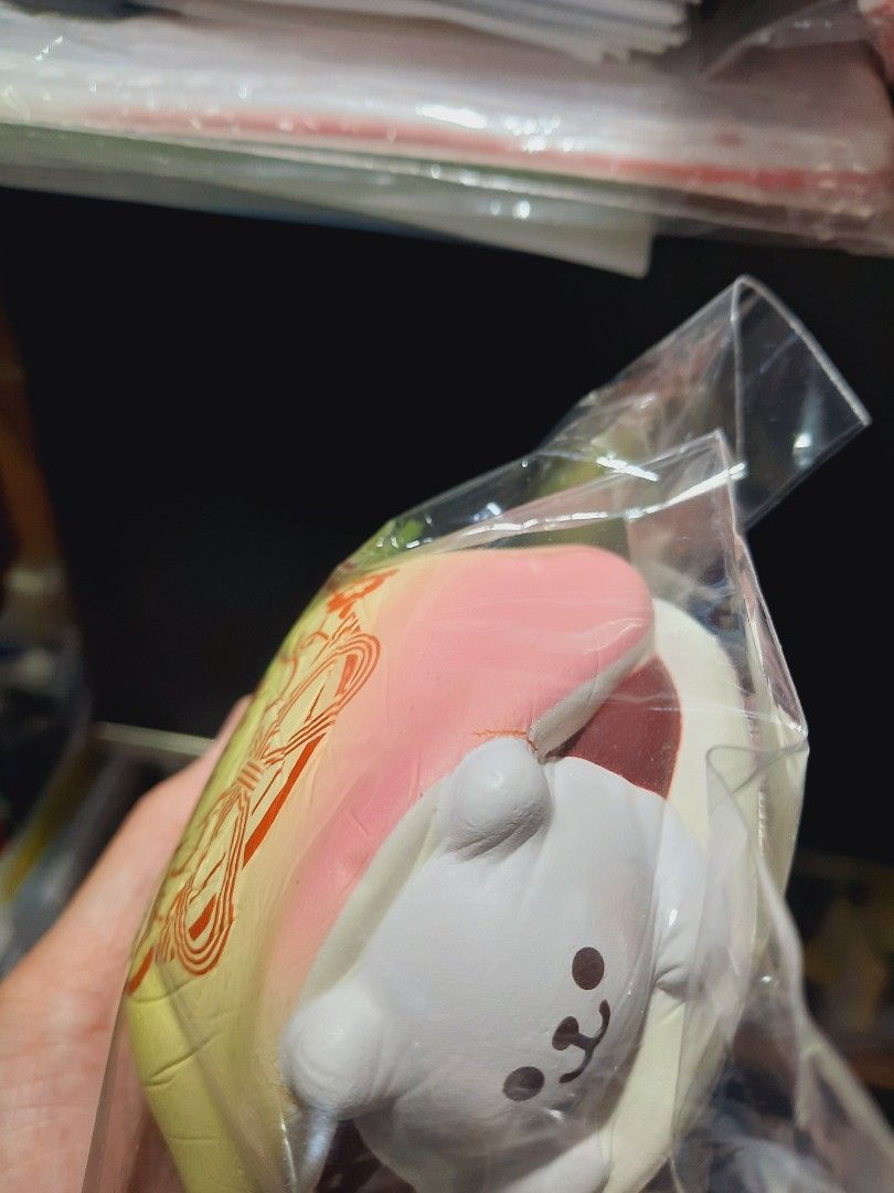 Squishy （分類：設計師玩具及盲盒）位於 Hong Kong。 由 kyl.cc_ 提交（商品編號 1213112655，圖片 5）。簡介： qyop (big size with box) --->condi shown dm if int -Won't refund any after mailing -mail only (alipay) /think twice b4 you purchase/ thanksss~~~。
