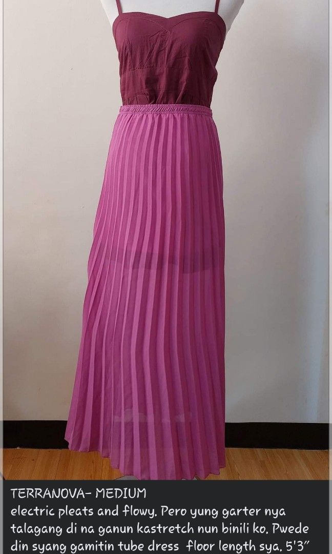 Terranova pleated skirt (Category: Skirts) located in Bacoor. Submitted by cloudcerine (Listing ID 1213091847, Image 1). Description: negotiable.