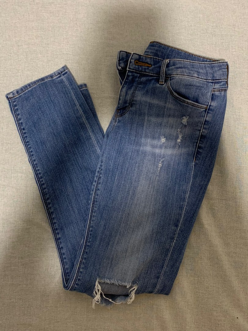 Uniqlo Ripped Jeans, Women's Fashion, Bottoms, Jeans on Carousell