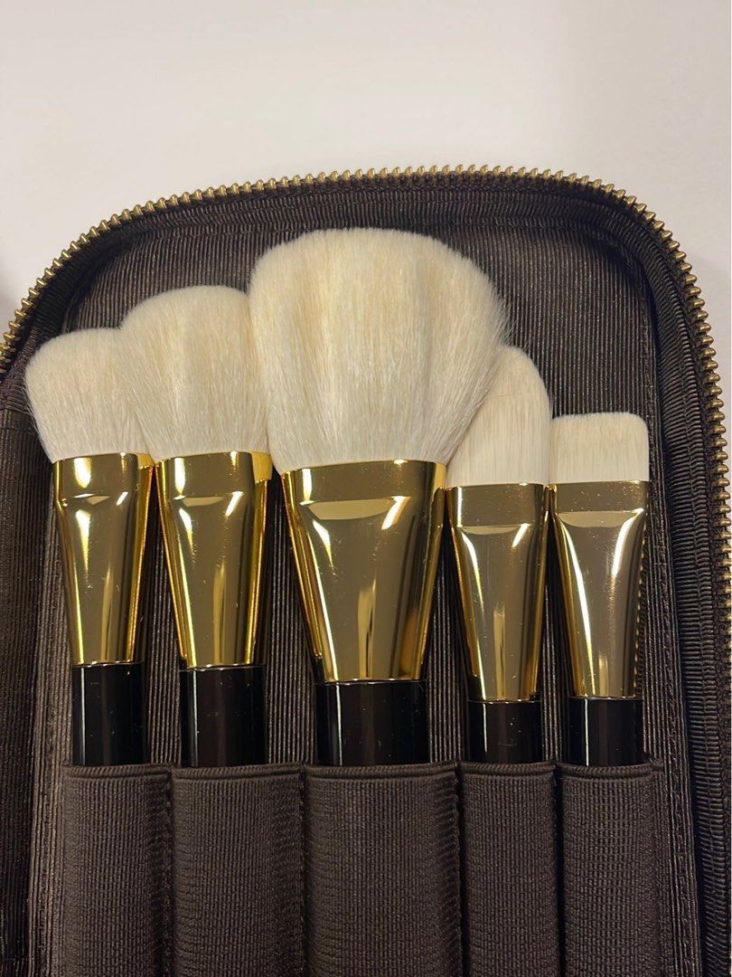 VERY RARE! Tom Ford Deluxe 12-Piece Natural Hair Brush Set W/ Portfolio  Case, Beauty & Personal Care, Face, Makeup on Carousell