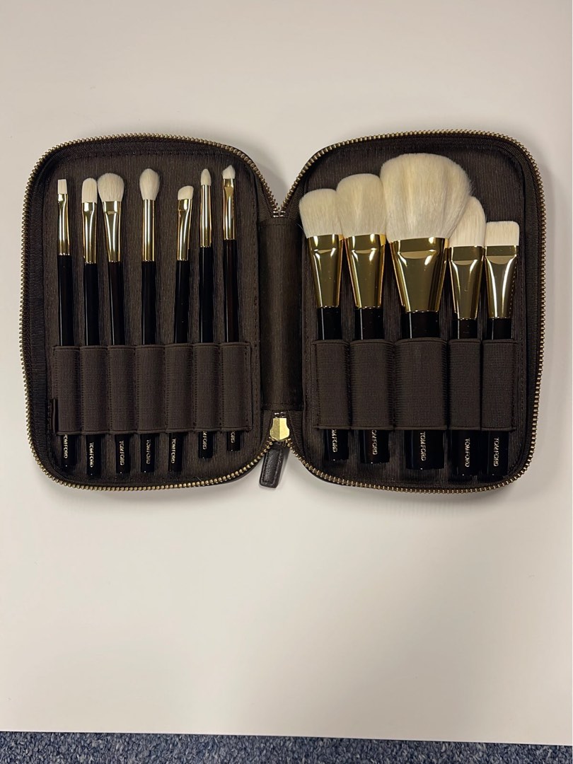 VERY RARE! Tom Ford Deluxe 12-Piece Natural Hair Brush Set W/ Portfolio  Case, Beauty & Personal Care, Face, Makeup on Carousell