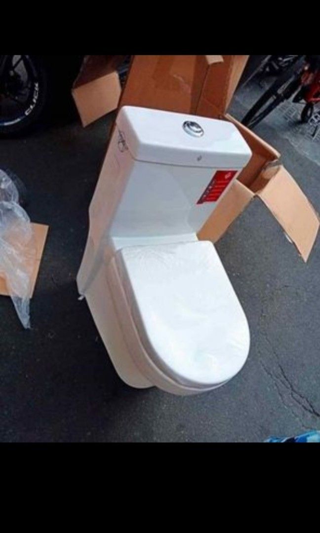 Water CLOSET(GV BRAND)HEAVY DUTY/1 PIECE DESIGN)SOFT CLOSE SET COVER