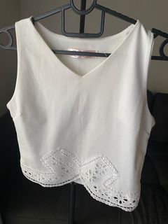 White lace croptop